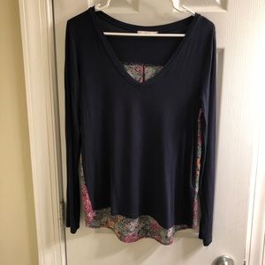 Super cute high low top with patterned back